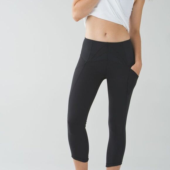 Lululemon Black Exquisite Crop Leggings - Picture 1 of 9